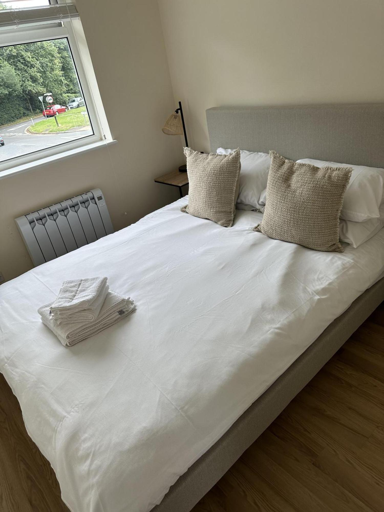 Charming 2-Bed Apartment In Danbury Essex Chelmsford Ngoại thất bức ảnh